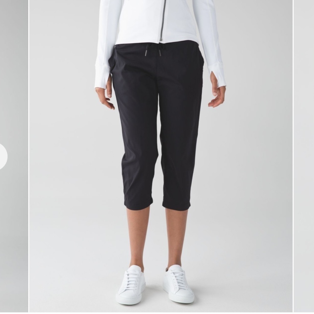 Lululemon athletica Women’s Black Studio Crop II, size 2